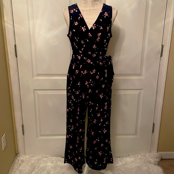 Kaileigh Pants - Navy, floral Kaileigh Delaney Knit Cropped Jumpsuit (Stitch fix) size M